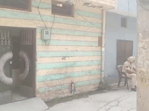 अमृतसर-गुरदासपुर में इमिग्रेशन एजेंट के घर NIA का छापा:अवैध तरीके से विदेश भेजने, हवाला के जरिए पैसे ट्रांसफर की आशंका