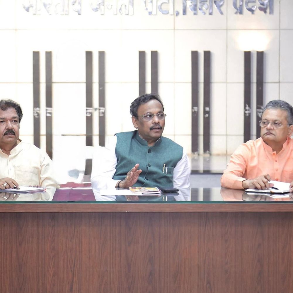 विधानसभा चुनाव को लेकर बीजेपी कार्यालय में मंथन:वरिष्ठ नेता विनोद तावड़े और भिखू भाई दलसनानिया ने की रणनीति तय, कहा- कोई कोताही नहीं बरतेंगे