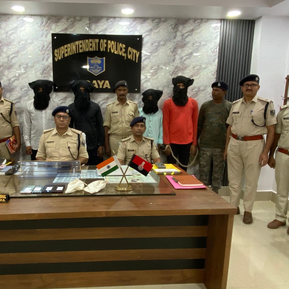 गयाजी में हथियार के साथ 4 अपराधी गिरफ्तार:लूट की रच रहे थे साजिश, पुलिस ने 4 कट्‌टा और 4 मैगजीन किया बरामद