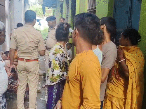 गर्लफ्रेंड की प्रताड़ना से तंग आकर बॉयफ्रेंड ने की खुदकुशी:भागलपुर में मिला शव; मां बोली- घरवाले गोली मारने की धमकी दे रहे थे, डर से बाहर भेजा था