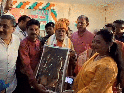70 साल के हुए सहकारिता मंत्री प्रेम कुमार:गयाजी में समर्थकों के साथ काटा केक, बोले- अंतिम सांस तक बिहार की सेवा करता रहूंगा