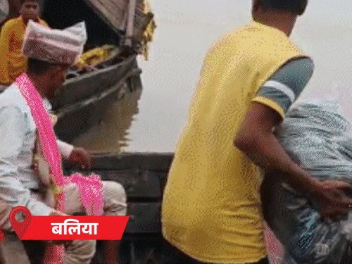 यूपी में आज 43 बारिश का अलर्ट:10 सेकेंड में मकान गंगा में समाया, लखीमपुर में घर खुद तोड़ रहे लोग