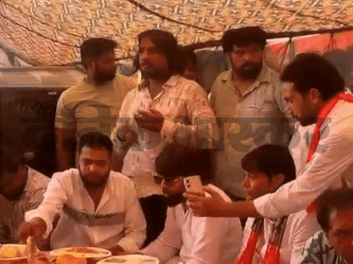 मासूम शर्मा ने युवक का फोन झटका, गालियां दी,VIDEO:वीडियो कॉल पर बात करा रहा था युवक; बोला- मूसेवाला बनने की कोशिश कर रहा