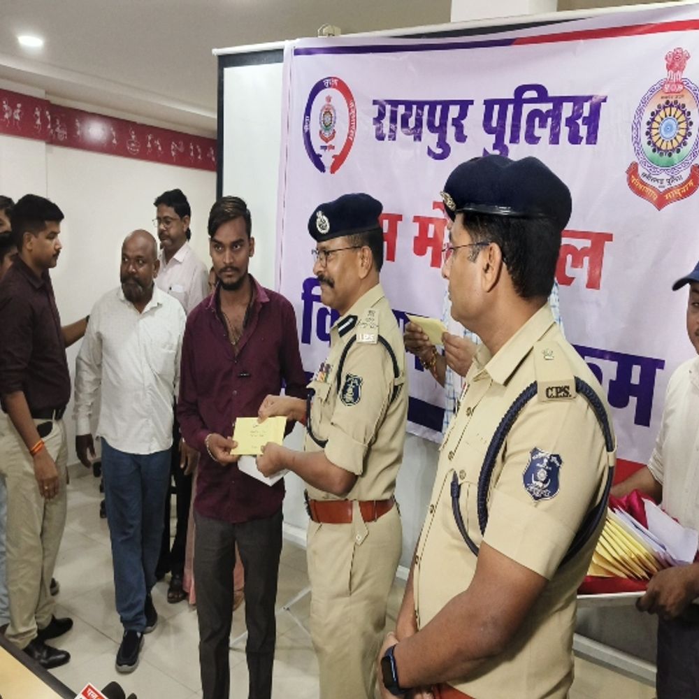 रायपुर पुलिस ने 50 लाख के गुम मोबाइल ढूंढ निकाले:UP-महाराष्ट्र-बंगाल में ऑपरेट हो रहे थे फोन; 8 महीनों में 1.10 करोड़ पहुंचा रिकवरी आकड़ा