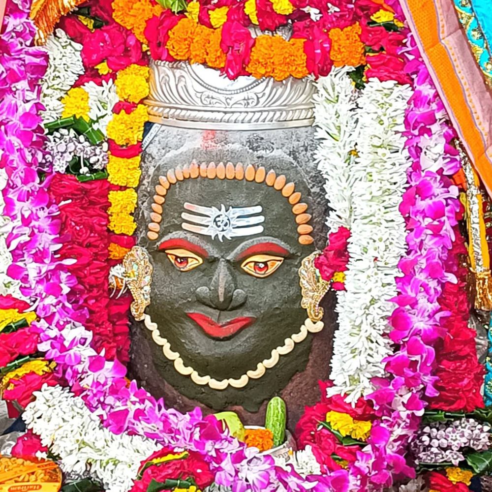 बुधवार भस्म आरती दर्शन:भगवान महाकाल का ड्रायफ्रूट, भांग चन्दन और आभूषणों से दिव्य श्रृंगार