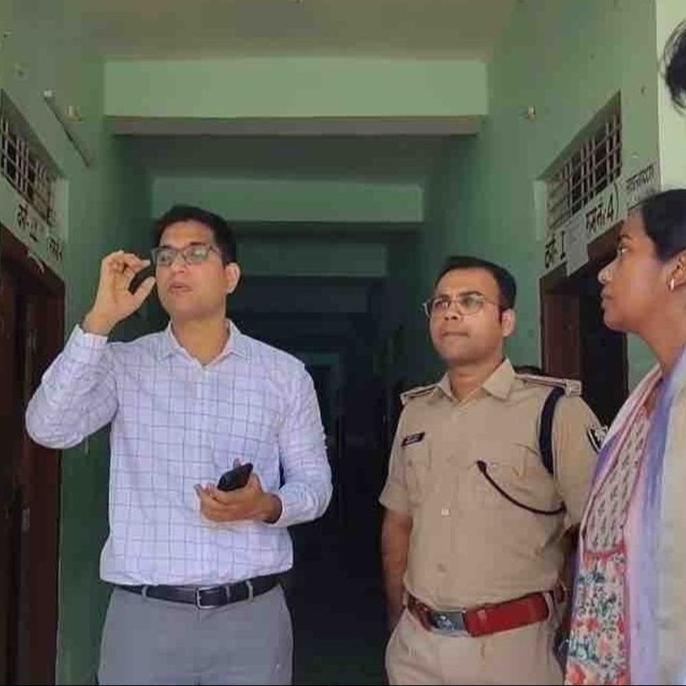 मोतिहारी में DM-SP ने किया डिस्पैच सेंटर का इंस्पेक्शन:विधानसभा चुनाव 2025 की तैयारियां तेज, दिए व्यवस्था सुधारने के निर्देश