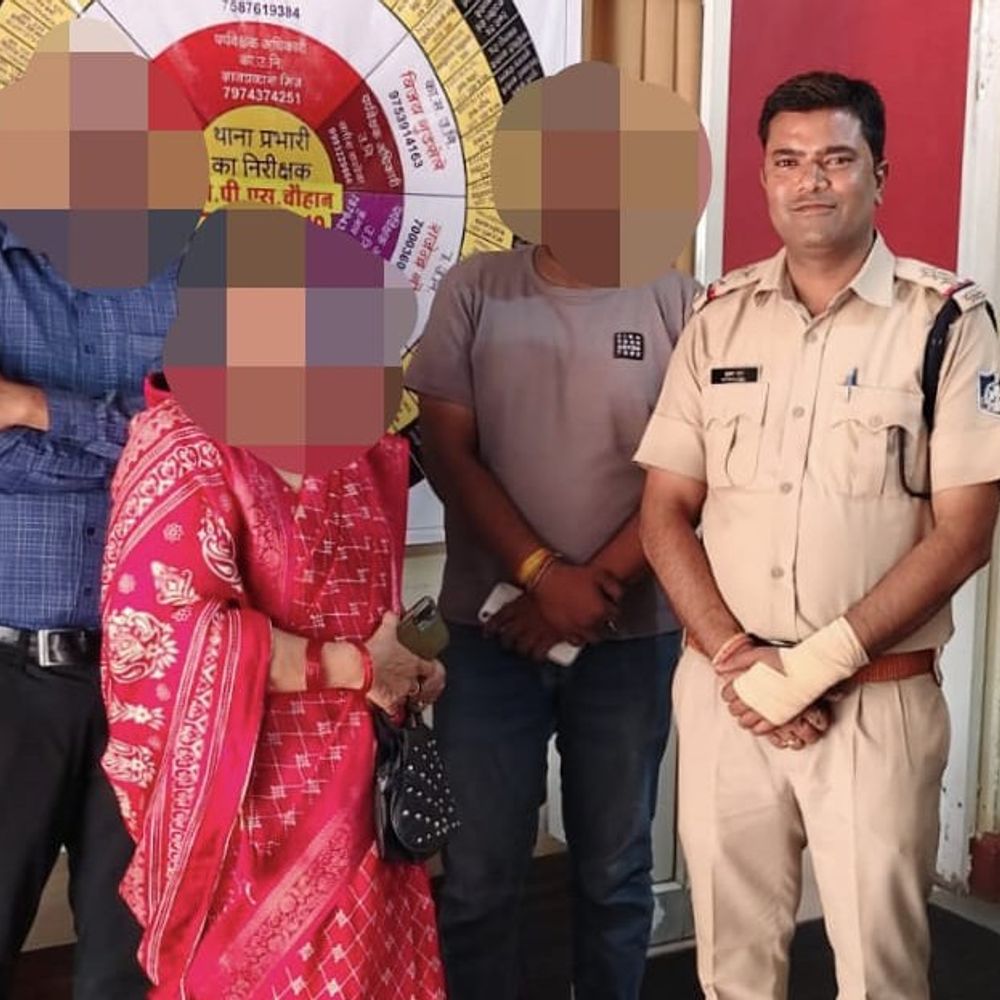 घर से रूठकर निकलीं वृद्धा हुईं लापता:पैथोलॉजी पर शुगर जांच कराने का कहकर घर से निकलीं; पुलिस ने खोजकर परिवार वालों को सौंपा