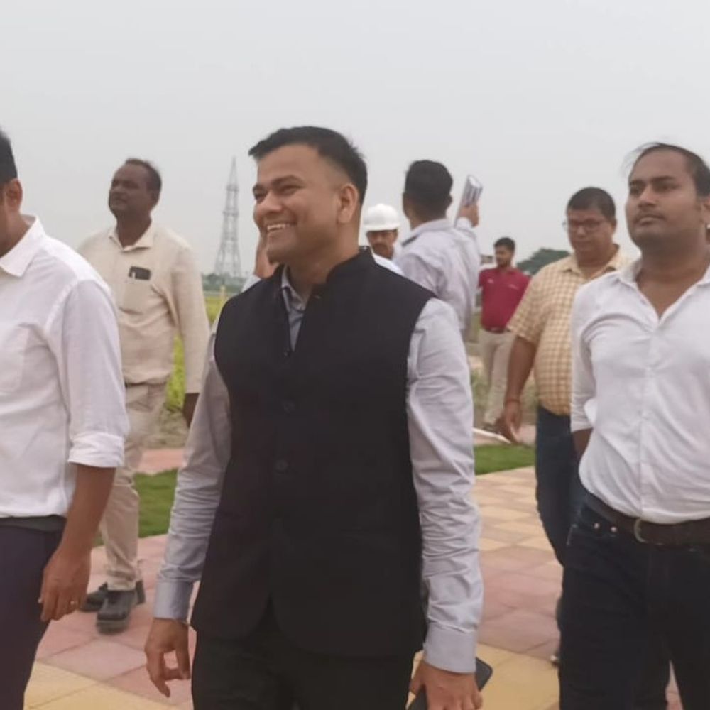 बीहट-चकिया आरओबी का एक-एक लेन अक्टूबर तक होगा चालू:डीएम ने योजनाओं का किया निरीक्षण, सिमरिया में जलस्तर की स्थिति का किया आकलन