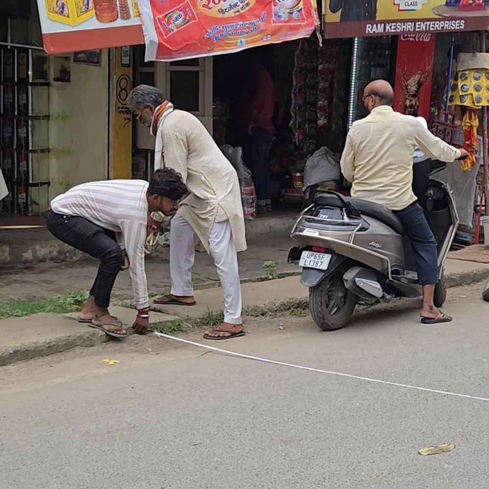 PWD ने शिवपुर में शुरू किया नाप-जोख:नार्मल स्कूल से पांचों पंडवा तक रोड होगी चौड़ी