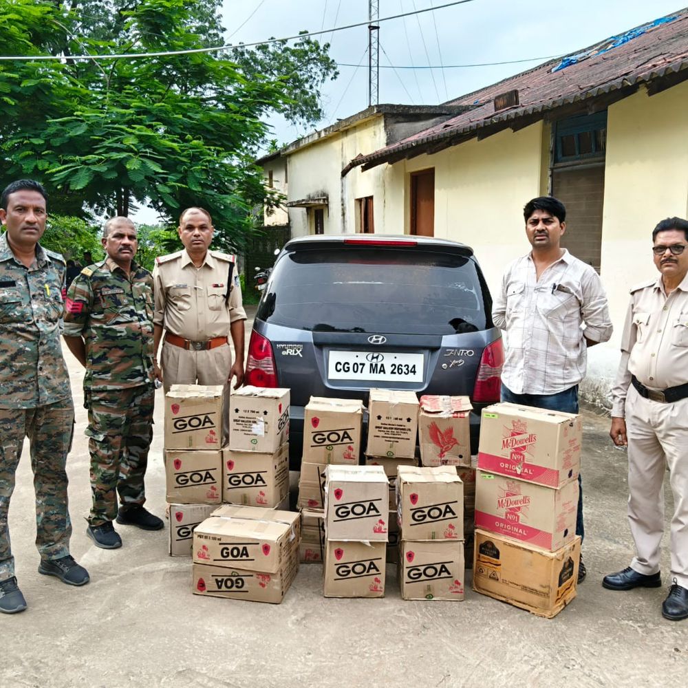 बालाघाट में पुलिस को देखकर कार छोड़कर भागा ड्राइवर:2.40 लाख रुपए की 34 पेटी अंग्रेजी शराब जब्त
