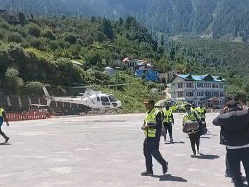 हिमाचल में हेली टैक्सी से मणिमहेश का किराया ₹3340:DGCA ने किया हेलीपैड का इंस्पेक्शन; बैरिकेड्स लगाने को कहा, 16 अगस्त से यात्रा शुरू