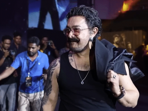 ‘कुली’ के डिस्ट्रीब्यूशन में आमिर खान का कोई दखल नहीं:एक्टर की टीम ने दी सफाई, कहा- रजनीकांत से दोस्ती के चलते कर रहे हैं कैमियो