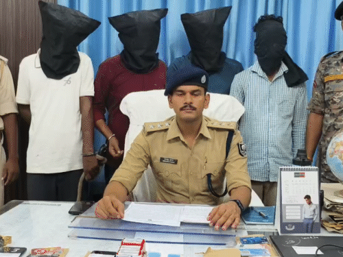 मुजफ्फरपुर में 8.33 करोड़ की साइबर ठगी का आरोप:4 साइबर बदमाश अरेस्ट, फर्जी NGO चला कर लोगों को लगाते थे चूना