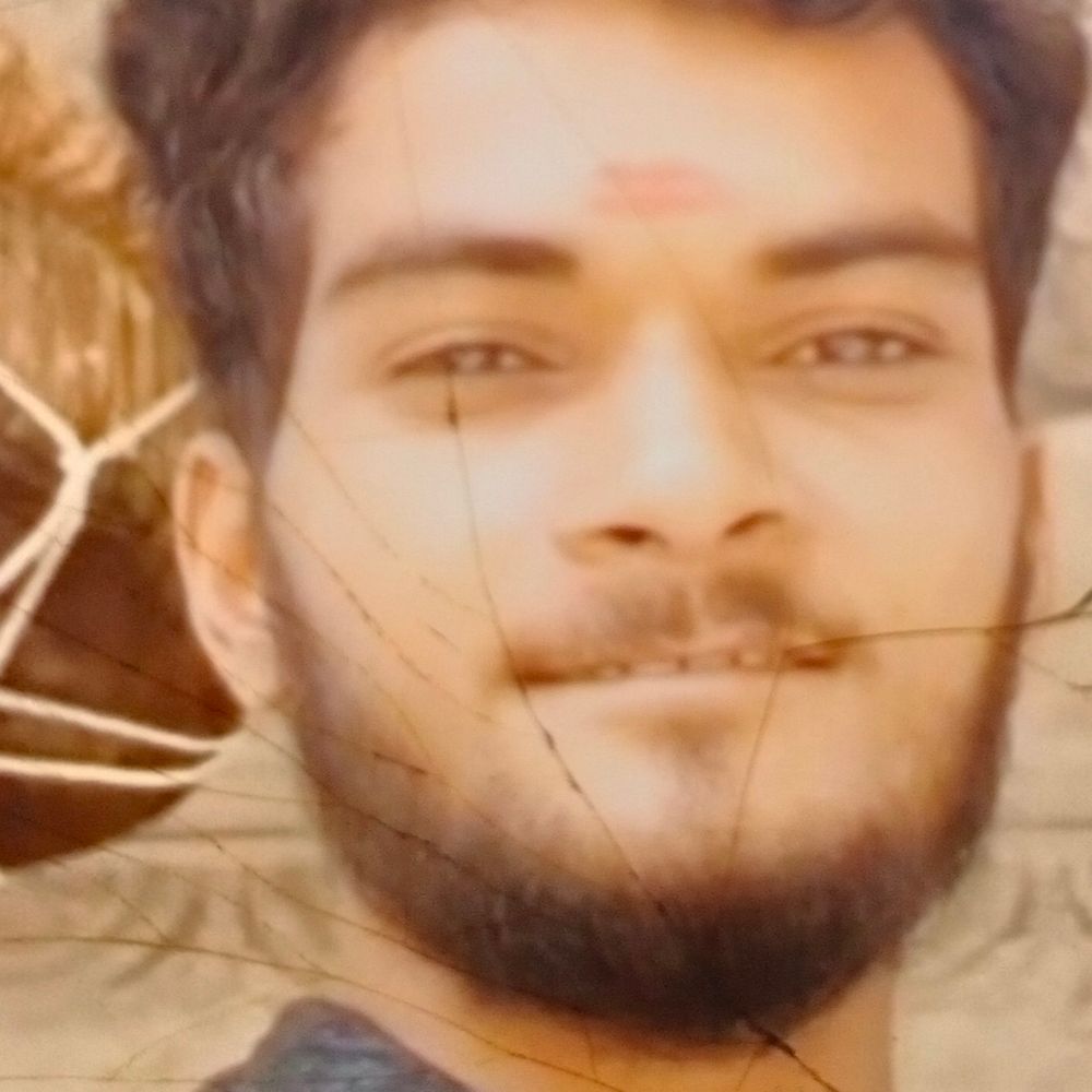 जेसीबी ऑपरेटर ने फांसी लगाकर की आत्महत्या:रात को खाना खाकर घर के बरामदे में सोया था युवक