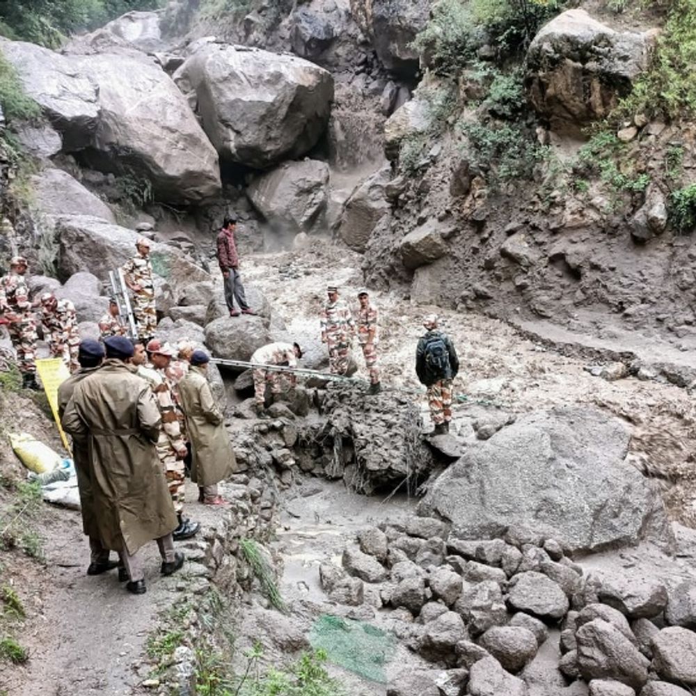 धराली त्रासदी-150 लोग दबे होने की आशंका:अब तक 5 शव मिले, रेस्क्यू ऑपरेशन सेना के हवाले; दावा- ग्लेशियर पिघलने से तबाही