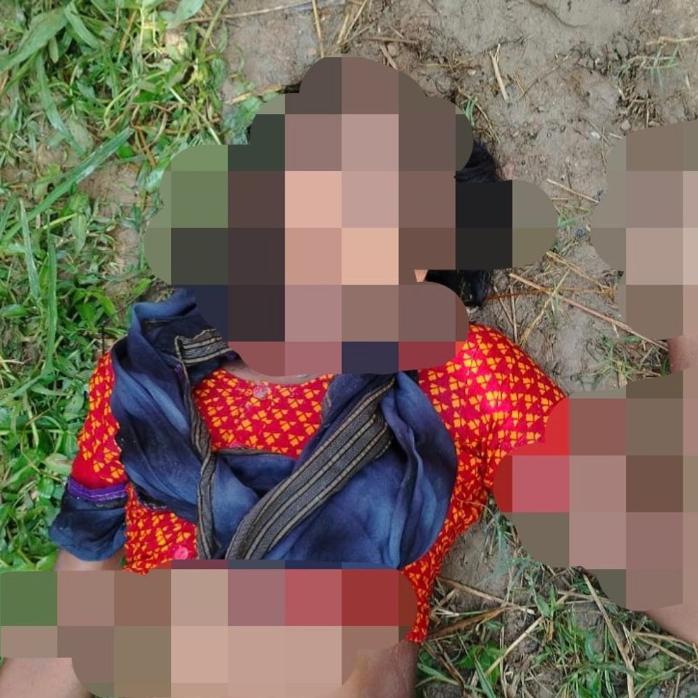 सड़क किनारे गड्ढे से मिला अज्ञात महिला का शव:शेखपुरा में पानी में डूबने से गई जान, लाश की अभी तक नहीं हुई पहचान