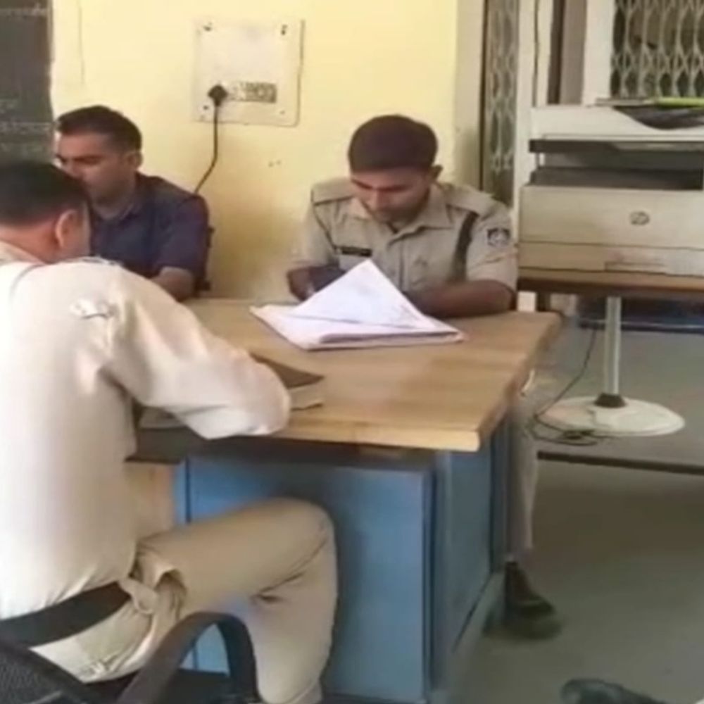 ग्वालियर में गिरवी मकान बेचा,10 लाख रुपए हड़पे:फाइनेंस कंपनी ने खाली कराकर सील किया मकान, पुलिस ने दर्ज किया केस
