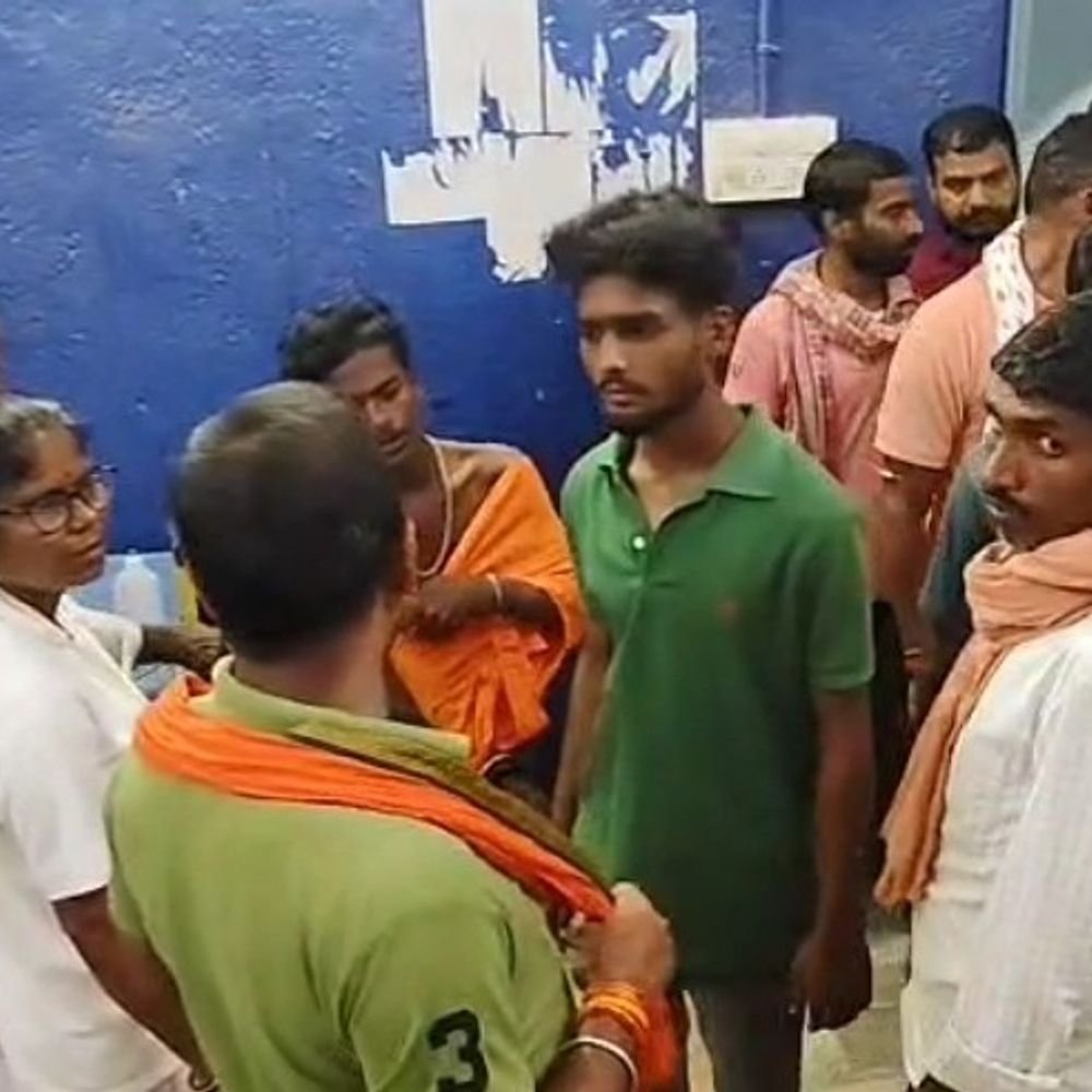 चाकू मारकर मोबाइल और पैसे लूटे:नवादा में निर्माणाधीन मकान देखकर लौट रहा था घर, 5-6 बदमाशों ने रोका