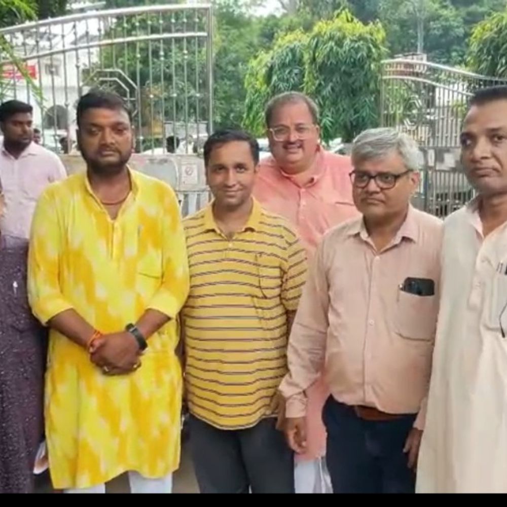 उर्स में खुले में मीट पकाने का विरोध:बरेली में हिंदू संगठनों ने जिलाधिकारी और SSP को सौंपा ज्ञापन