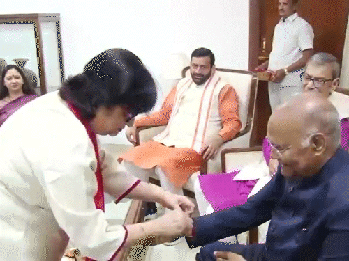 हरियाणा CM के आवास पहुंचे पूर्व राष्ट्रपति कोविंद:रक्षाबंधन पर सुमन सैनी ने बांधी राखी, सीएम बोले-ये बहुत पवित्र त्योहार, पंजाबी एक्टरों से भी मिलेंगे