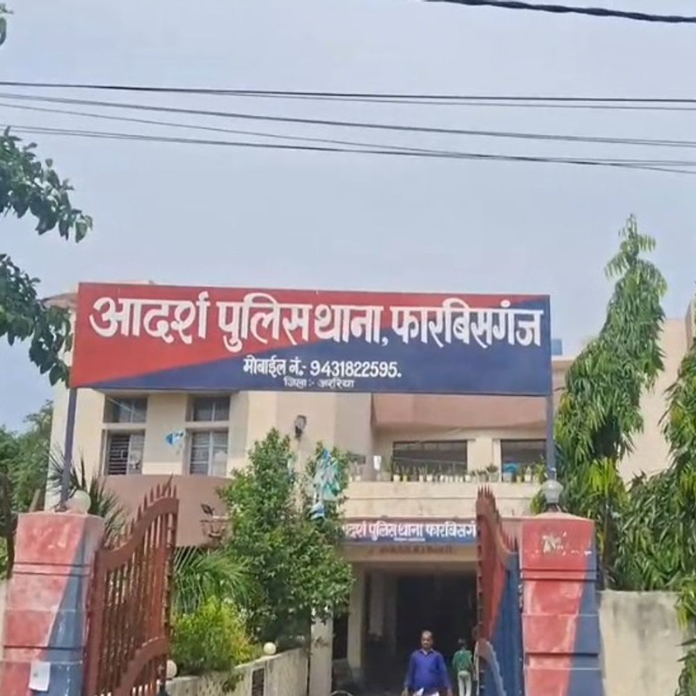 अररिया के फारबिसगंज रेड लाइट एरिया में छापेमारी:तीन नाबालिग लड़कियों को देह व्यापार से मुक्त कराया, 6 गिरफ्तार