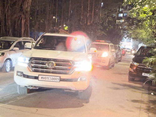 शेरा के घर पहुंचे सलमान खान:पिता को दी श्रद्धांजलि, गाड़ी से उतरते ही बॉडीगार्ड को गले लगाया