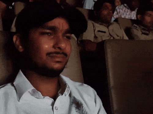 कन्हैयालाल की गर्दन काटने का सीन देखकर रोने लगे बेटे:हत्याकांड पर बनी फिल्म रिलीज, उदयपुर में पिता की फोटो लेकर मूवी देखने गए थे दोनों भाई