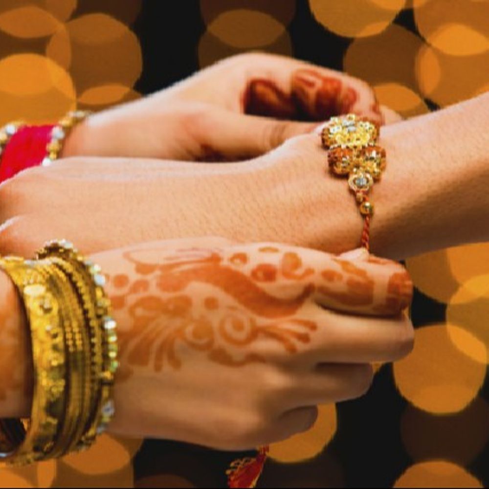 रक्षाबंधन पर हैं दो शुभ मुहूर्त:एस्ट्रोलॉजर आशिमा बोलीं राहुकाल से पहले और शाम को राखी बांधना रहेगा शुभ