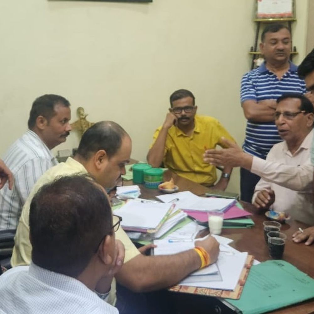 भाजपा नेता की लोहा फैक्ट्री पर GST का छापा:अलीगढ़ में 14 अफसरों की टीम ने की जांच, 7 घंटे चली SIB की जांच में मिले संदिग्ध ट्रांजेक्शन