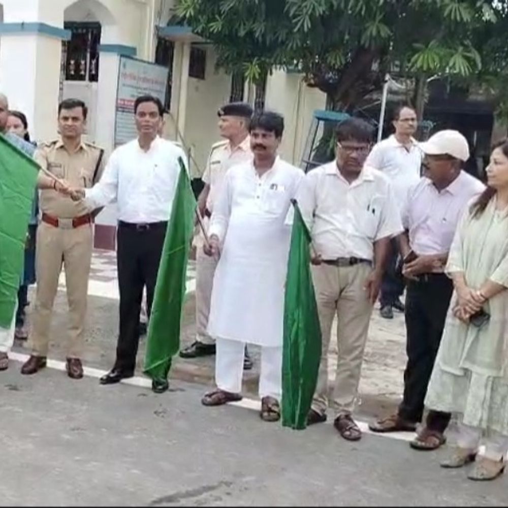 दरभंगा में वोटरों को किया जाएगा जागरूक:जिलाधिकारी ने प्रचार रथ को दिखाई हरी झंड; 1 सितंबर तक वोटर लिस्ट में नाम जुड़वा सकते हैं