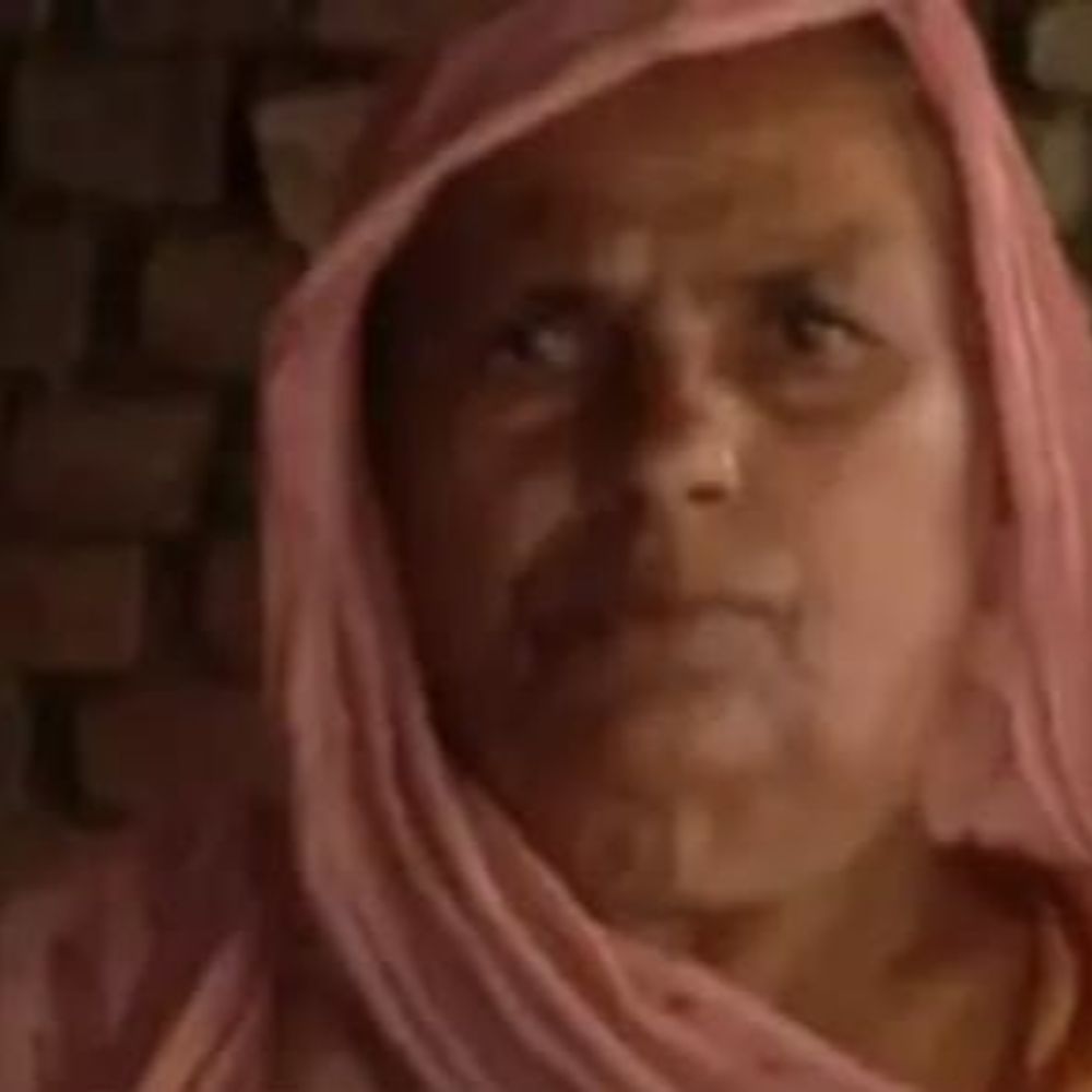 भोजपुर में मां की हत्या मामले में बेटा-बहू गिरफ्तार:जमीन विवाद में मर्डर, सीने पर लात से मारा; घर में भाइयों से हुआ था झगड़ा