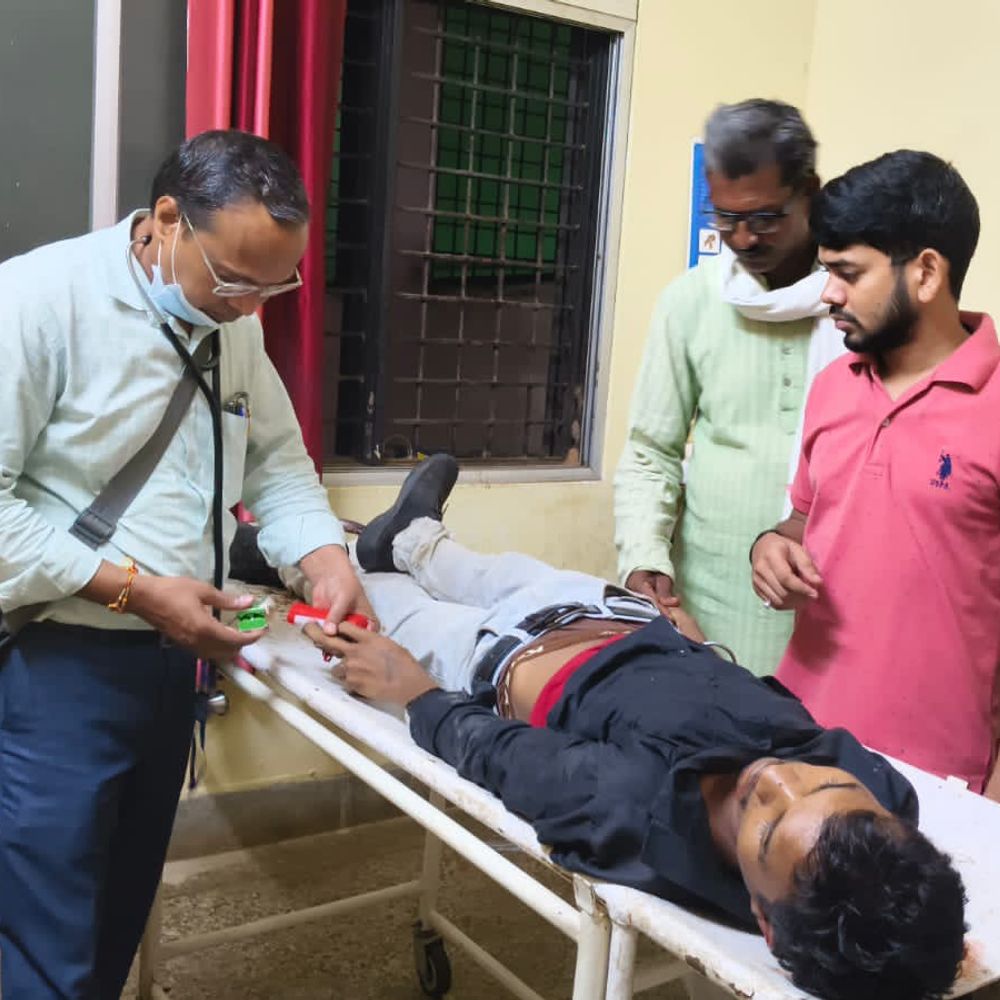 चंदौली में आवारा पशु से टकराई बाइक, युवक की मौत:मौके पर तोड़ा दम, पोस्टमार्टम के लिए भेजा शव