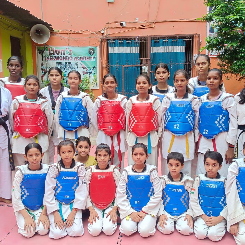 राज्यस्तरीय ताईक्वाण्डो चैंपियनशिप, शेखपुरा से 28 बेटियां पटना रवाना:साईं सेंटर में होगी अस्मिता ताइक्वांडो वूमेन लीग, जिला अधिकारियों ने दी शुभकामनाएं