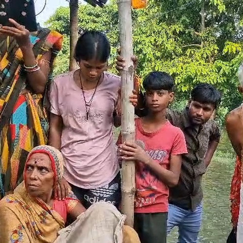 बाढ़ के पानी में डूबकर बच्चे की मौत:समस्तीपुर में घर के दरवाजे के पास पानी में मिली लाश, नाना-नानी के घर रहता था मासूम