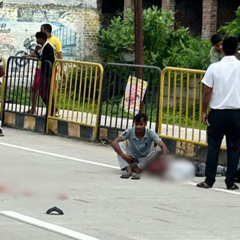 अमेठी में सड़क हादसे में एक की मौत:दो भाइयों की बाइक को ट्रक ने टक्कर मारी, दूसरा घायल