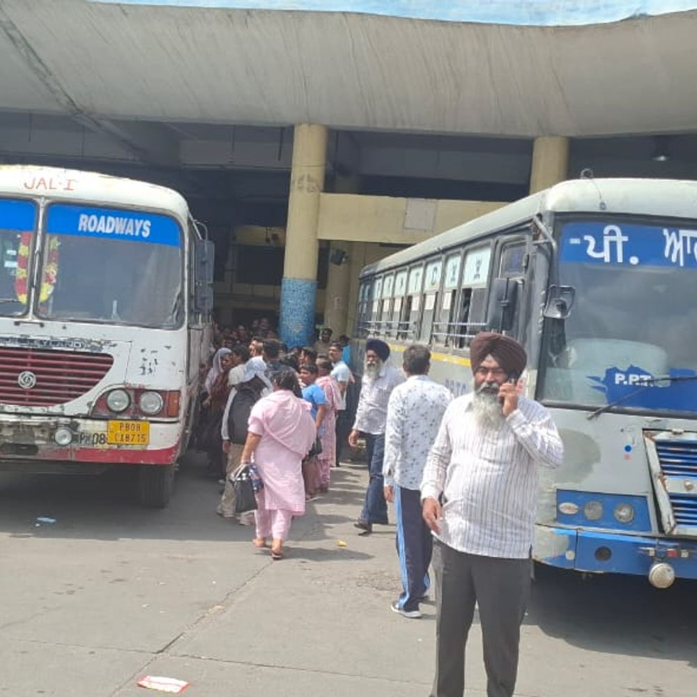 बस-कार हादसे के बाद पीएपी चौक जाम, 2 घंटे लोग रहे परेशान