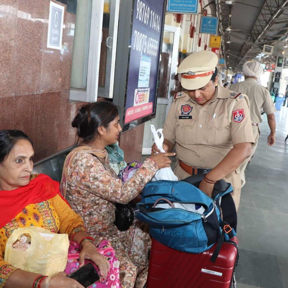 बस अड्डा और रेलवे स्टेशन पर सर्च ऑपरेशन