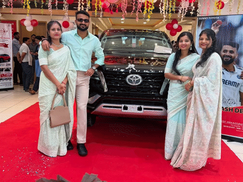 क्रिकेटर आकाशदीप ने लखनऊ में खरीदी फॉरच्यूनर:लिखा- ड्रीम्स डिलीवर्ड, कैंसर पीड़ित बहन और परिवार के साथ खिंचवाई फोटो
