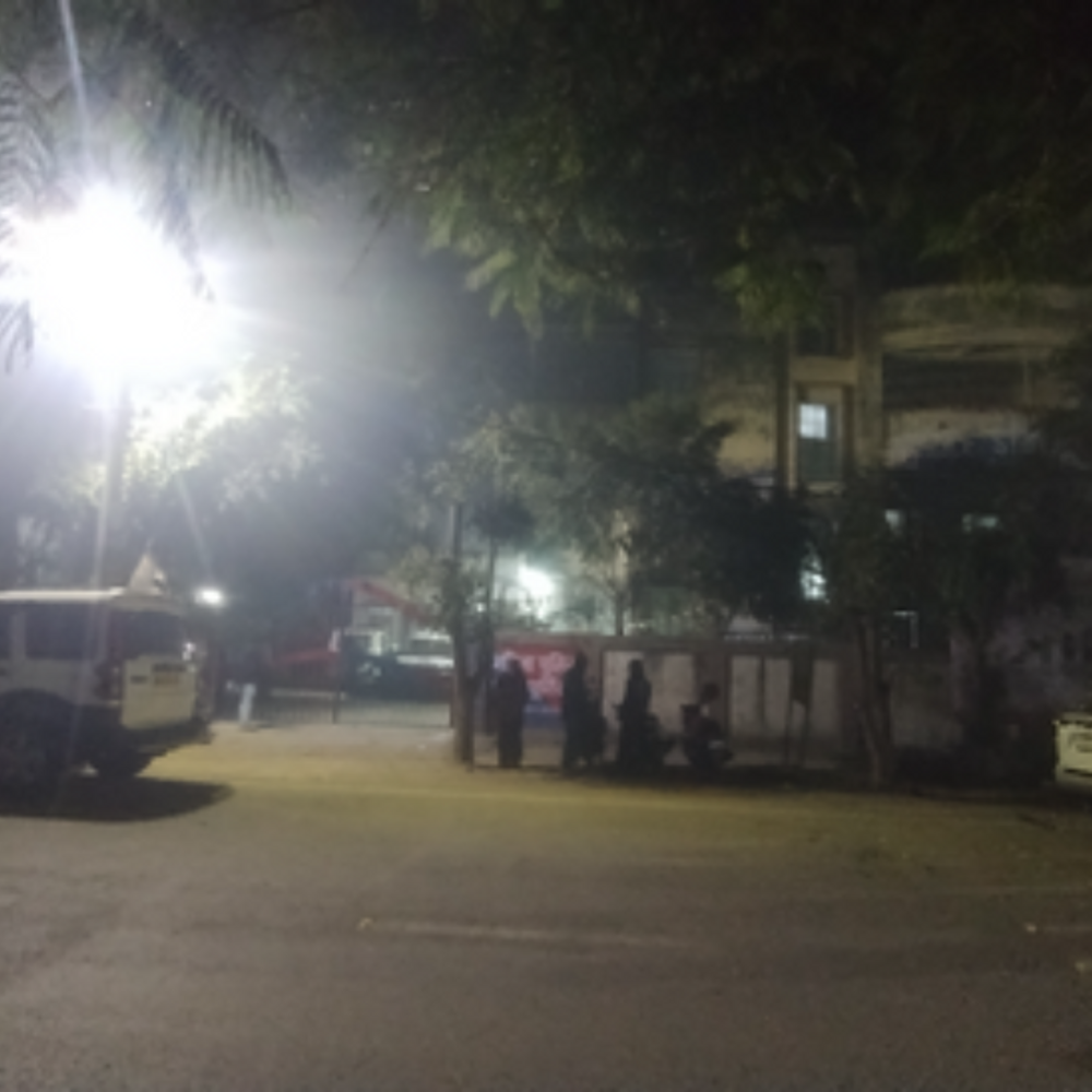 पूर्णिया के रेड लाइट एरिया में पुलिस की छापेमारी:5 युवती और 9 ग्राहकों को पकड़ा; 2 नाबालिग लड़कियों का रेस्क्यू