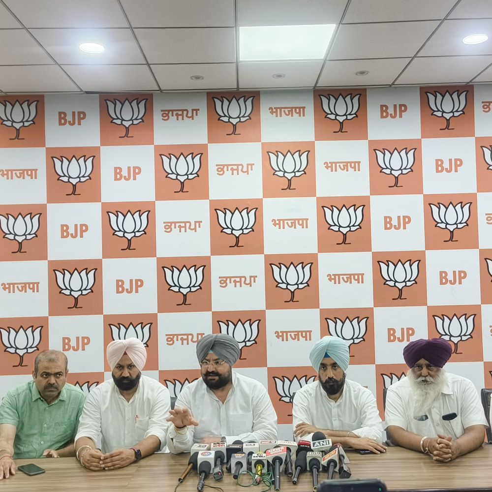 किसानों के हित सर्वोपरि, किसी दबाव में नहीं झुकेंगे: बाजवा