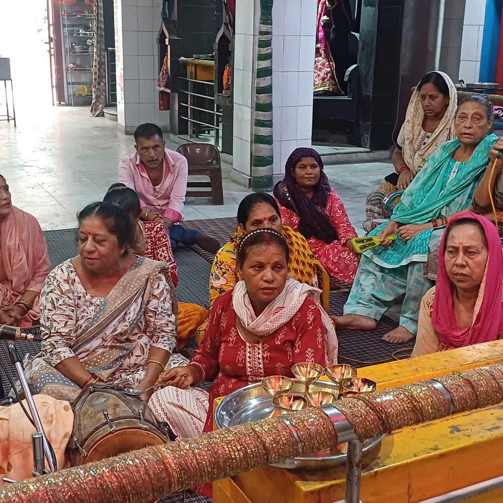 संतोषी माता मंदिर में संकीर्तन आयोजन, भजन सुनकर श्रद्धालु भावविभोर हुए