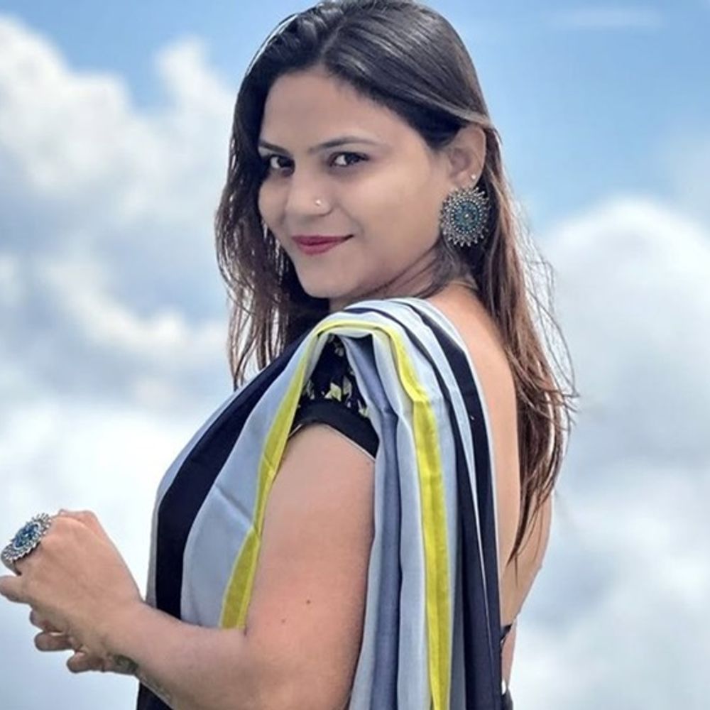 पिता को राखी बांध फूट-फूटकर रोई ज्योति मल्होत्रा:रक्षाबंधन पर हिसार जेल पहुंचे थे पिता; बाहर आकर बोले- मेरे गले लगी, मैंने आशीर्वाद दिया