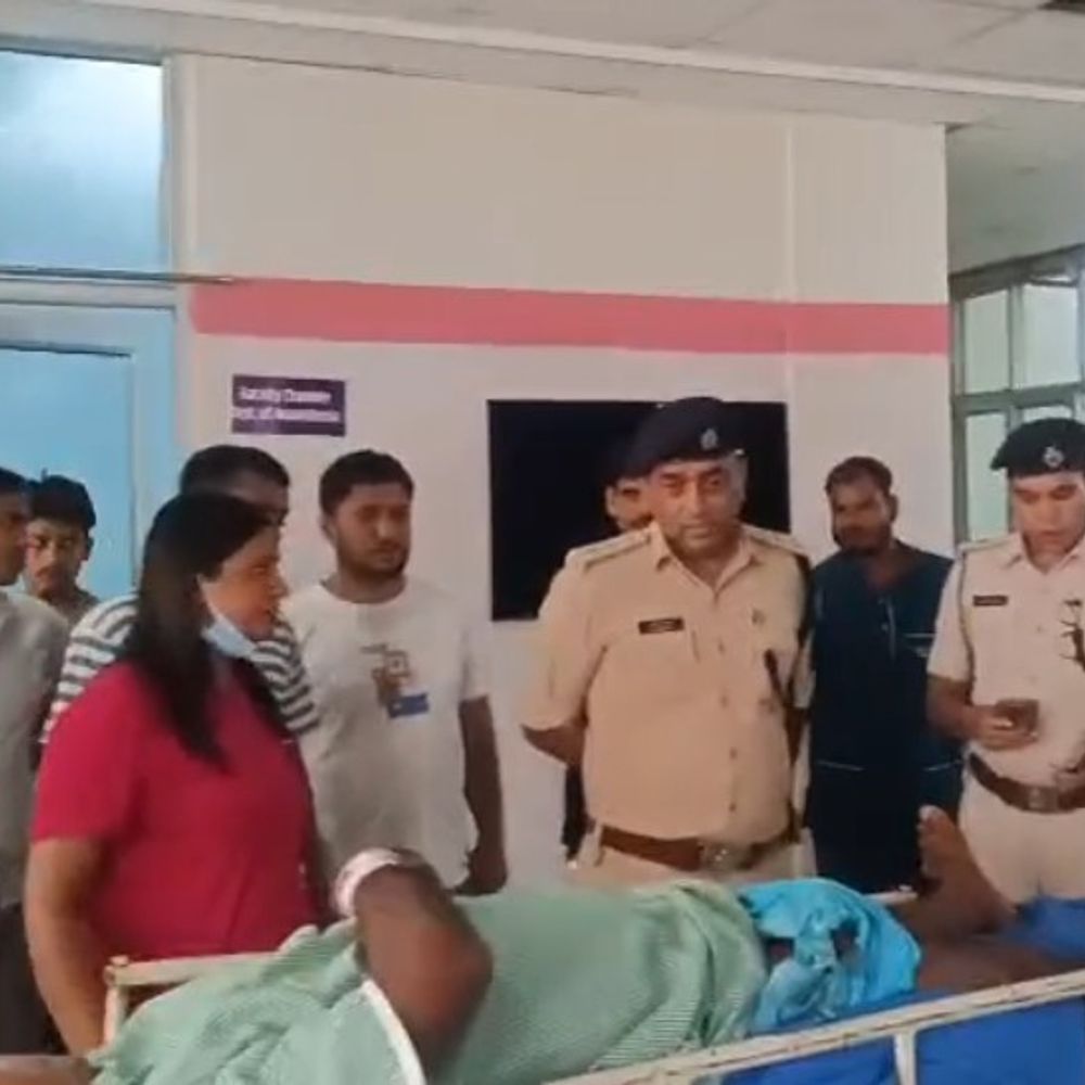 लूटपाट का विरोध करने पर BSPC शिक्षक को मारी गोली:सहरसा में बेटी के घर से लौट रहे थे, दोनों पैर और हाथ में लगी गोलियां