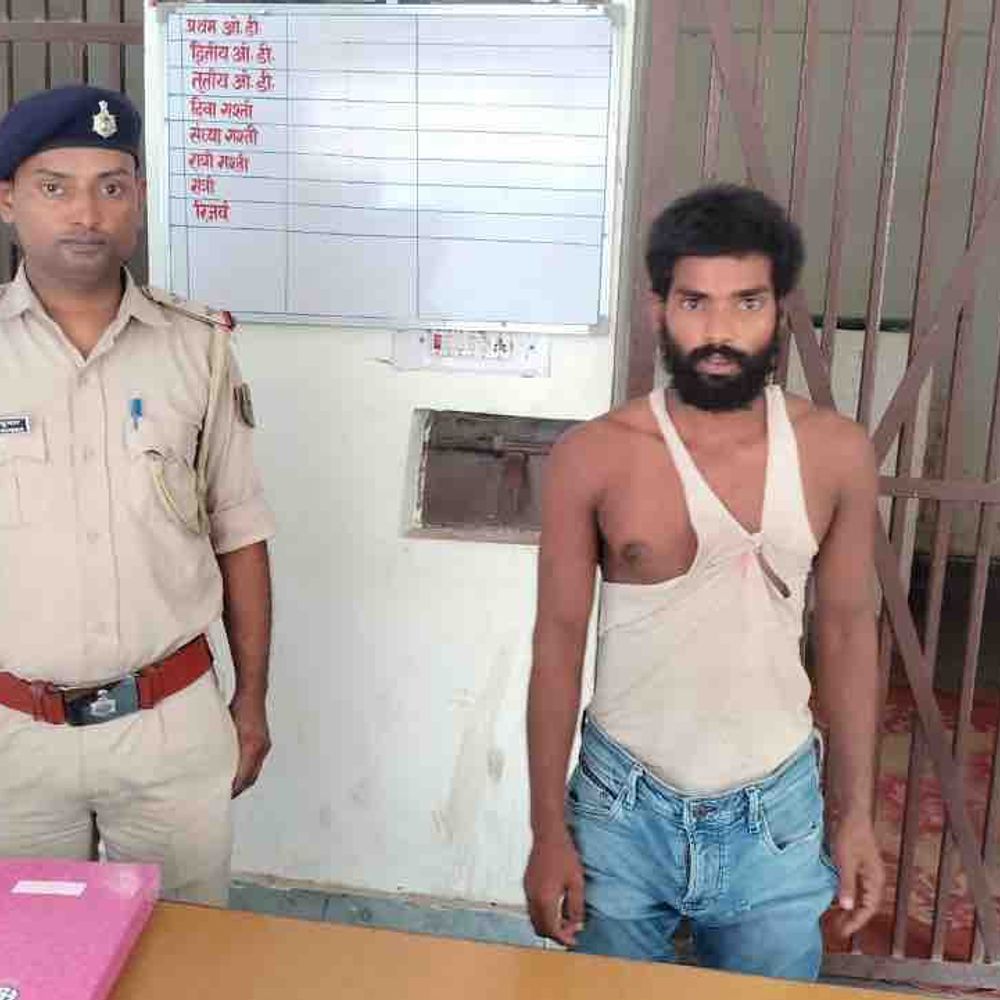 बेटे ने पिता,मां और पत्नी पर कुदाल से किया वार:तीनों मोतिहारी सदर अस्पताल में भर्ती; पिता से कहासुनी के बाद भड़का, आरोपी अरेस्ट