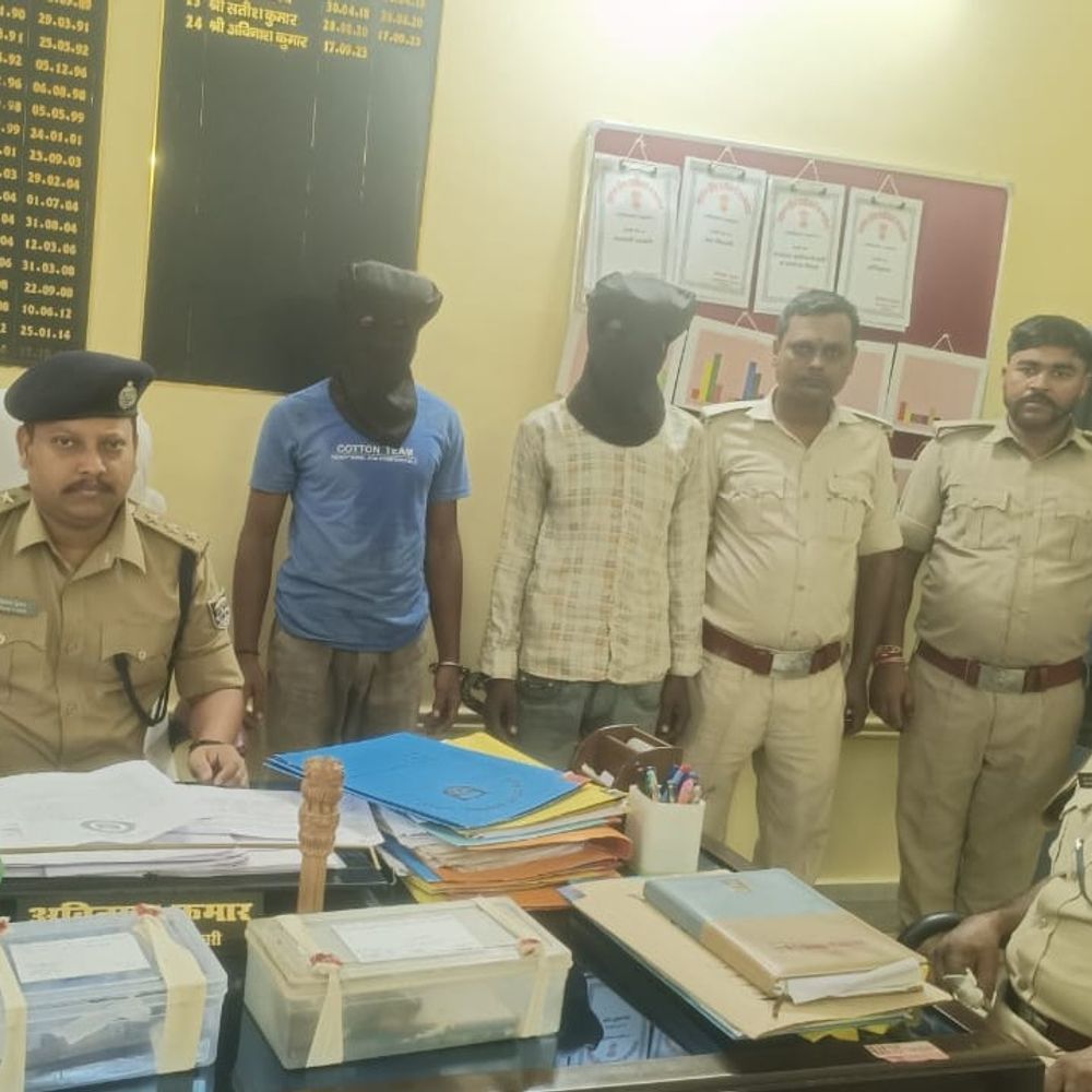 मधेपुरा में तीन बदमाश अवैध हथियार के साथ अरेस्ट:बड़ी वारदात की योजना बनाते पुलिस ने दबोचा, दो देसी कट्टा और चाकू बरामद