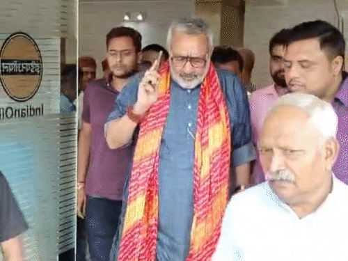 बेगूसराय को बाढ़ प्रभावित क्षेत्र घोषित करने की मांग:गिरिराज सिंह बोले- राहुल गांधी को संविधान का ज्ञान नहीं, सिर्फ झूठ बोलते हैं