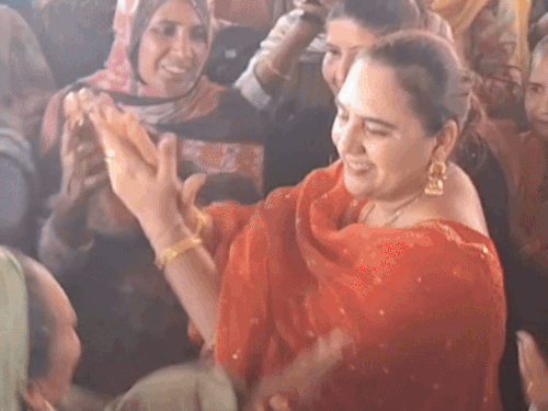 फरीदकोट पहुंचे विधानसभा स्पीकर संधवां:पत्नी संग तीज महोत्सव में शामिल हुए, बोले- पंजाबी विरासत बचाने की जरूरत