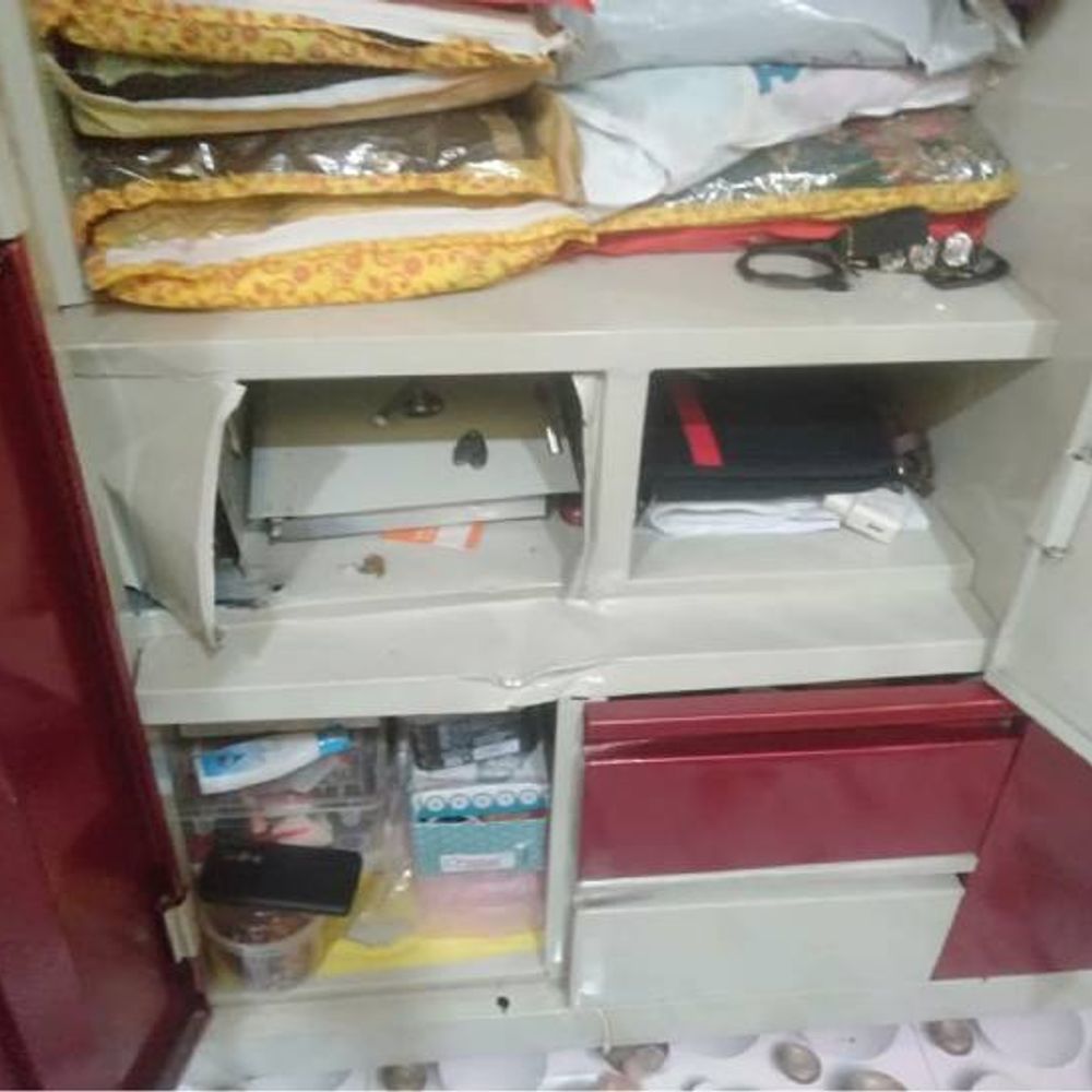 कानपुर में ट्रैवेल्स संचालक के घर 25 लाख की चोरी:घर में ताला बंद करके परिवार पत्नी गई थी ससुराल, चोरों ने ताला तोड़कर घर से उड़ाया कैश और जेवरात