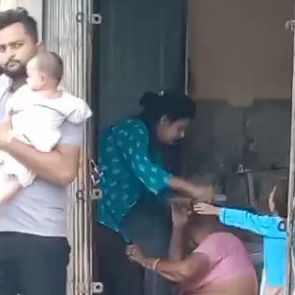 वृद्ध सास पर बहू थप्पड़ों की बरसात VIDEO:दहेज की मांग का आरोप लगाकर सास-जेठ पर ही दर्ज करा दिया केस