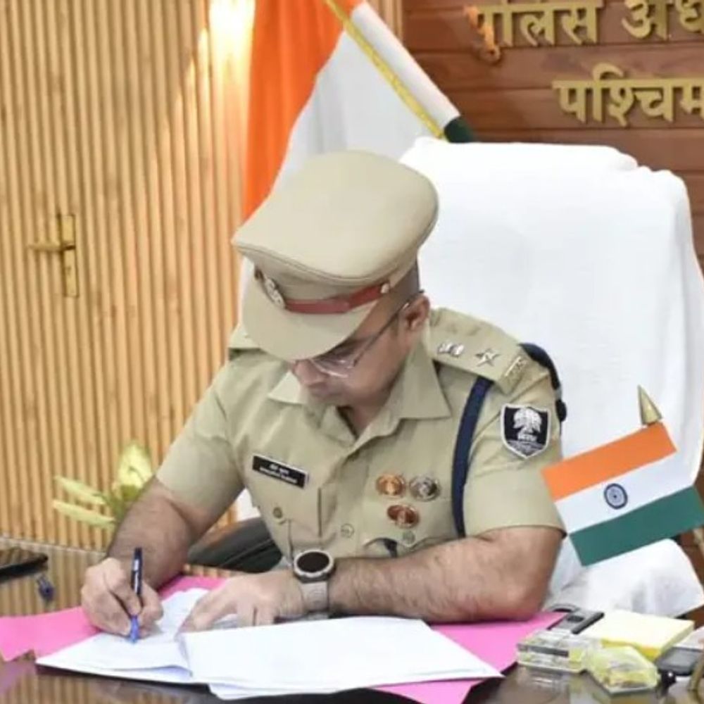 बेतिया में 3 थानाध्यक्षों का तबादला:अपराध नियंत्रण और व्यवस्था मजबूत करने का प्रयास, जीरो टॉलरेंस नीति पर होगा काम